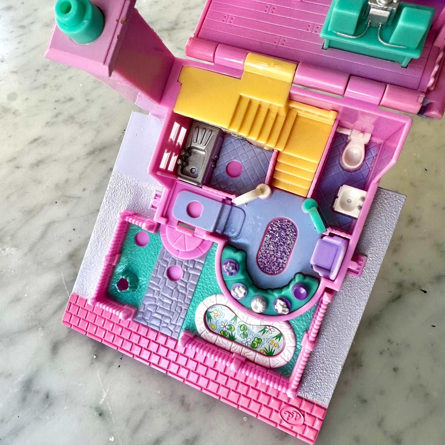 1993 Polly Pocket Light-Up Bay Window House