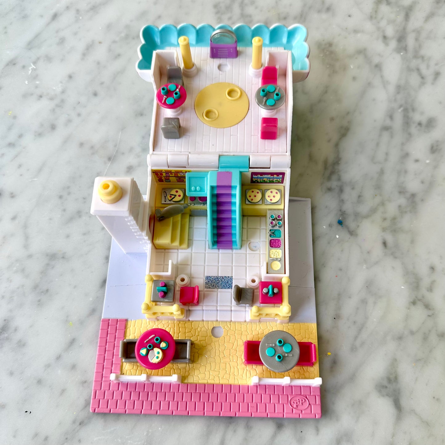 1993 Polly Pocket Pizzeria Pollyville Playset 100% Complete
