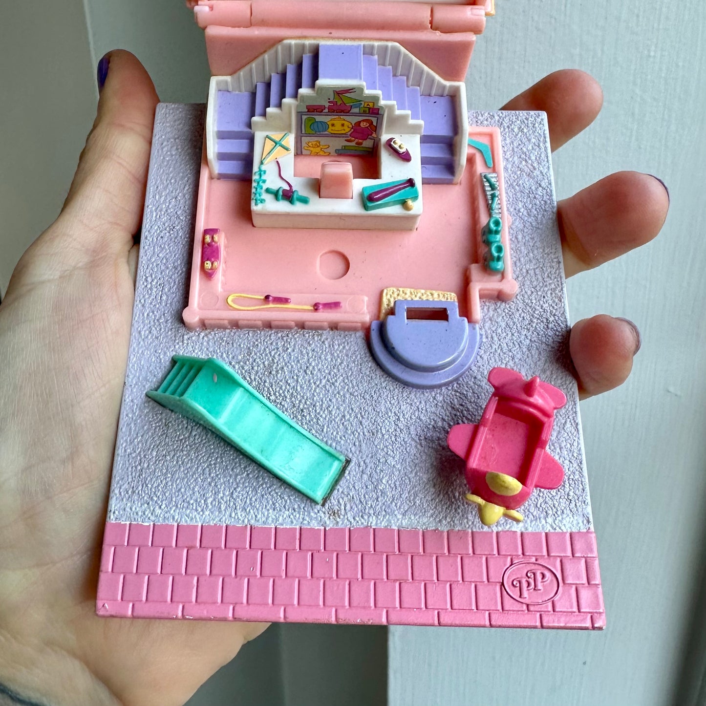 1993 Polly Pocket Pollyville Toy Shop