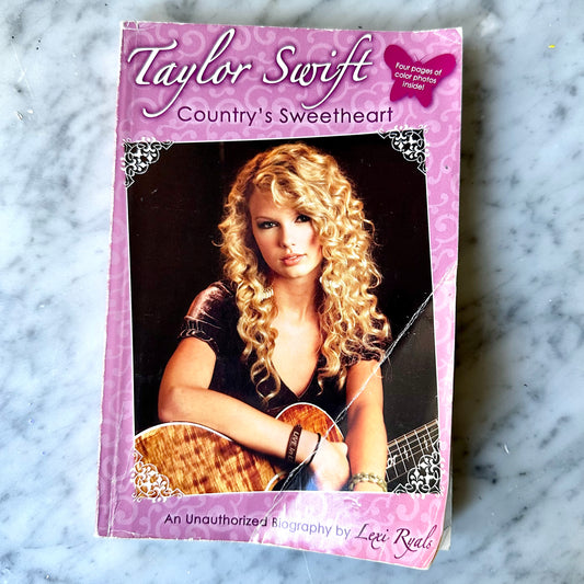 Taylor Swift “Country’s Sweetheart” Book