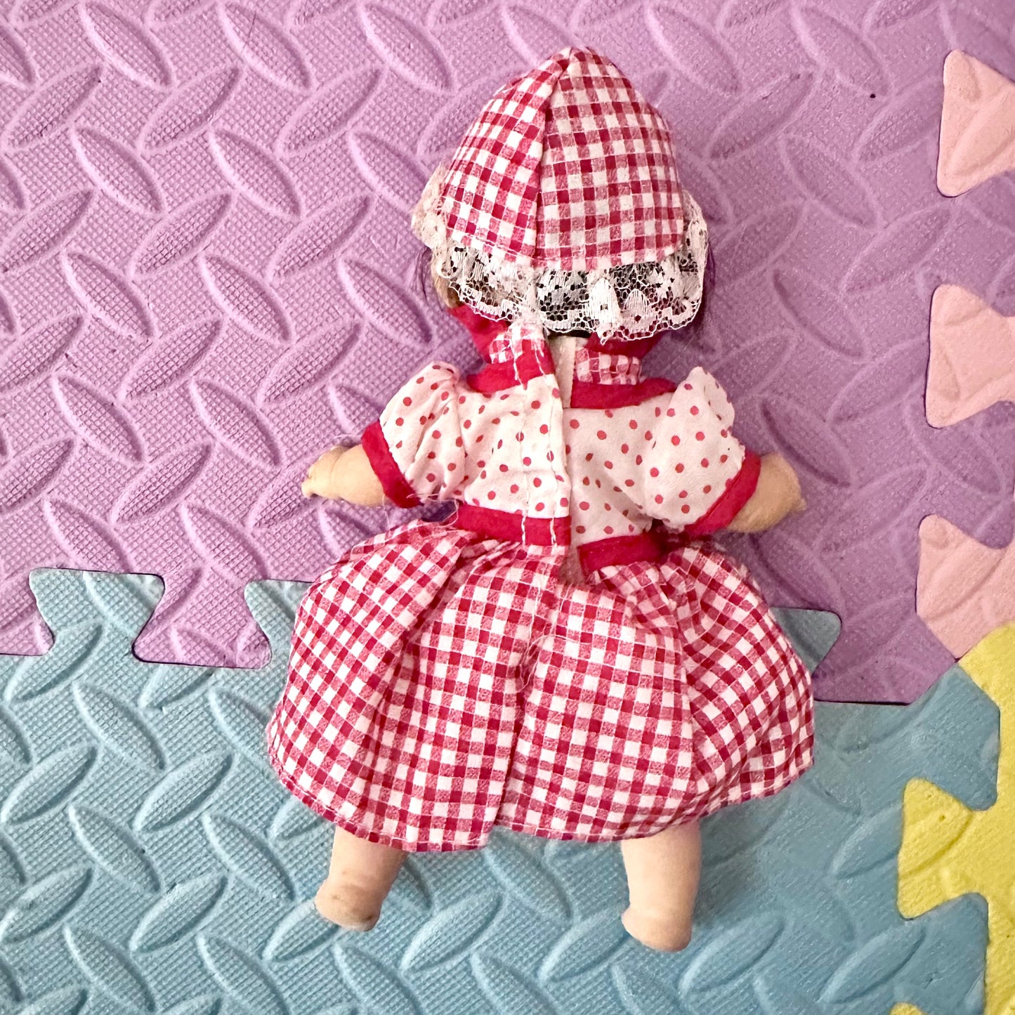 1997 GiGo Palm Pals Beanie Doll