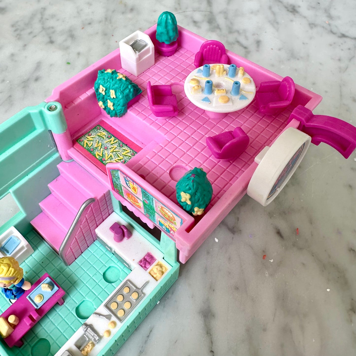 1994 Polly Pocket Drive Thru Burger Stand