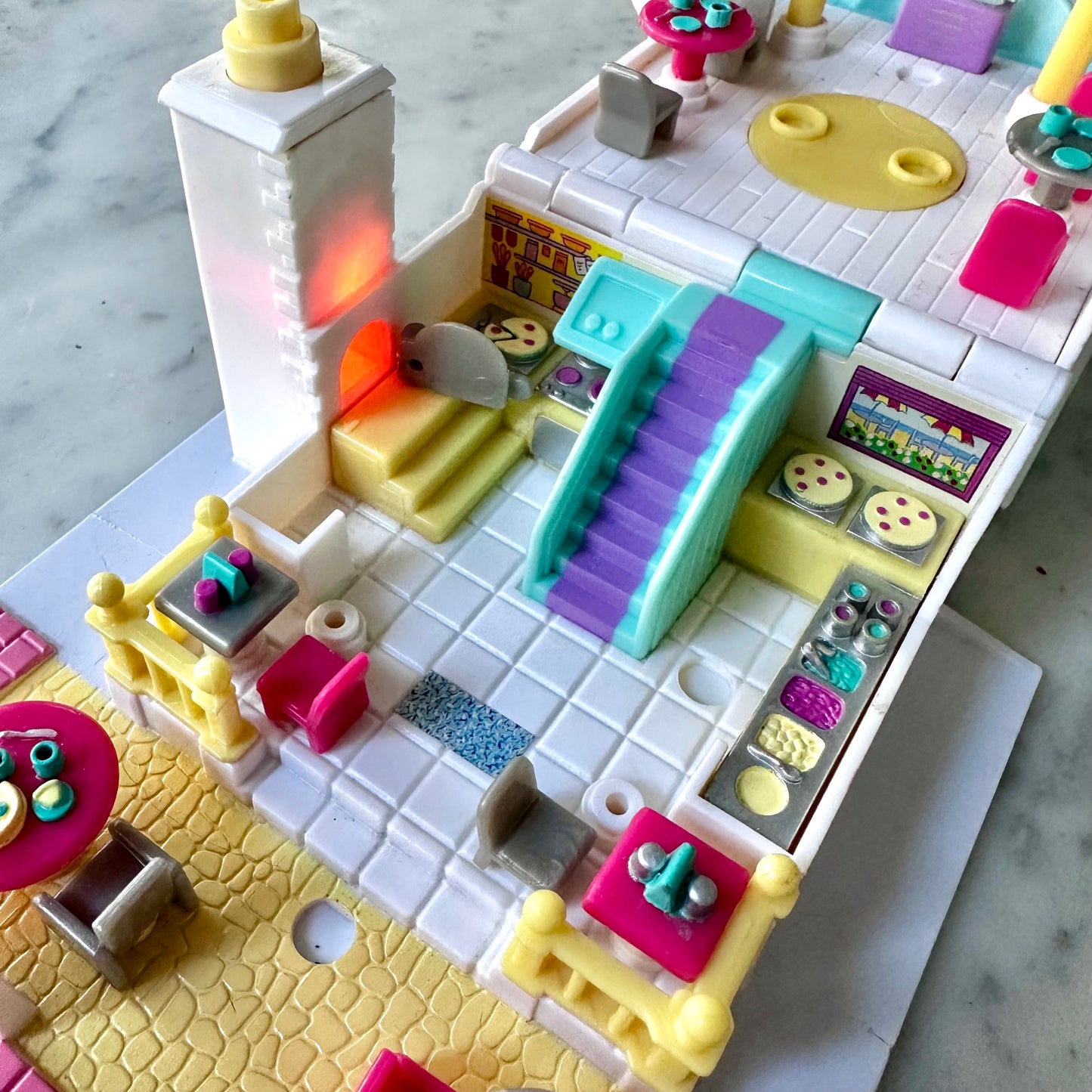 1993 Polly Pocket Pizzeria Pollyville Playset 100% Complete