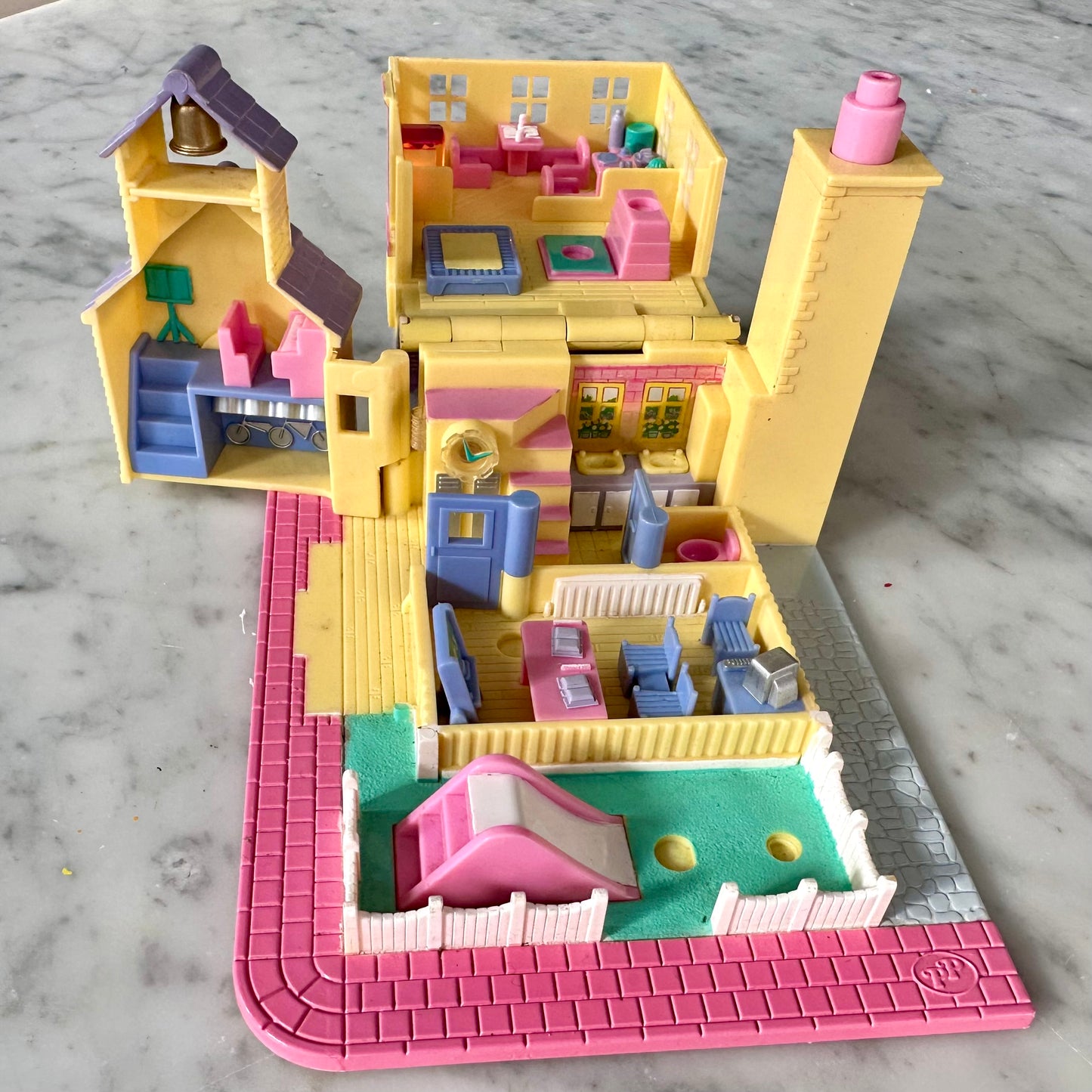 1993 Polly Pocket Light Up Schoolhouse Pollyville