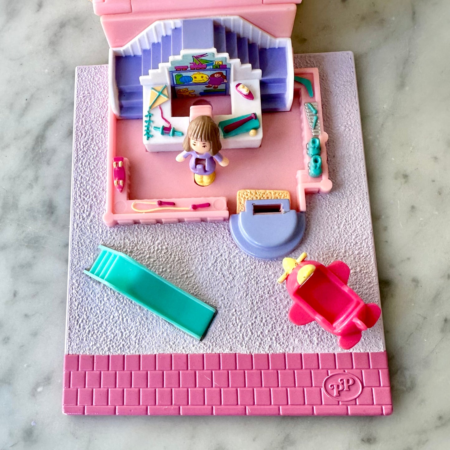 1993 Polly Pocket Pollyville Toy Shop