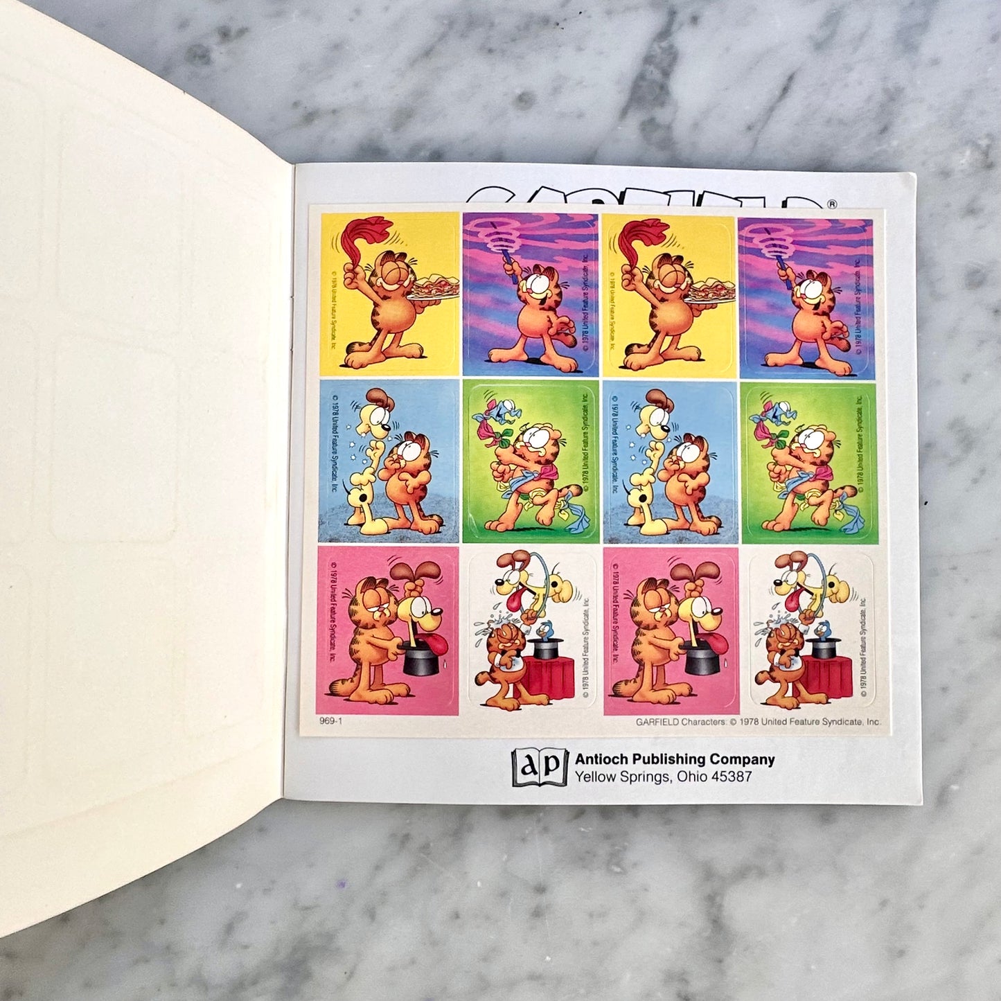 1989 Garfield “The Magician” Mini Book with Stickers