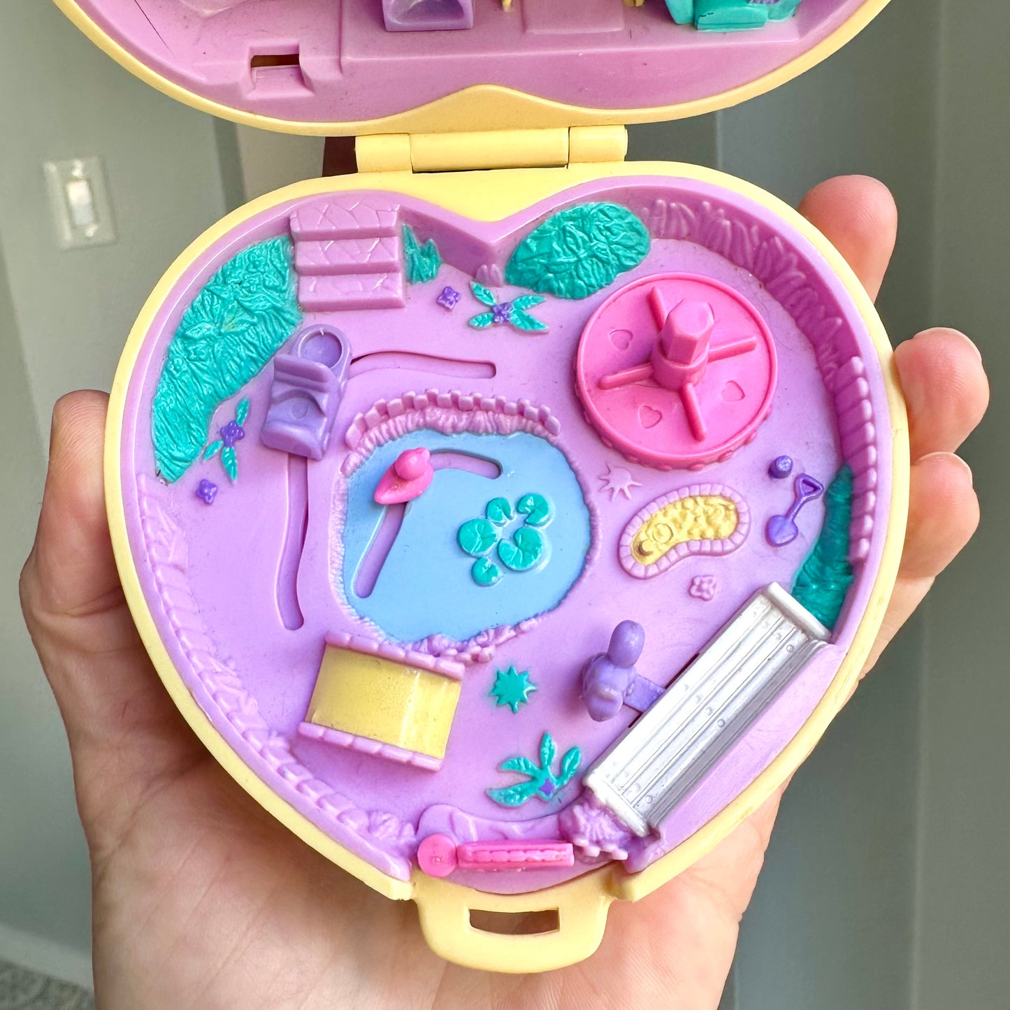 1994 Polly Pocket Strollin’ Baby Compact *Read*