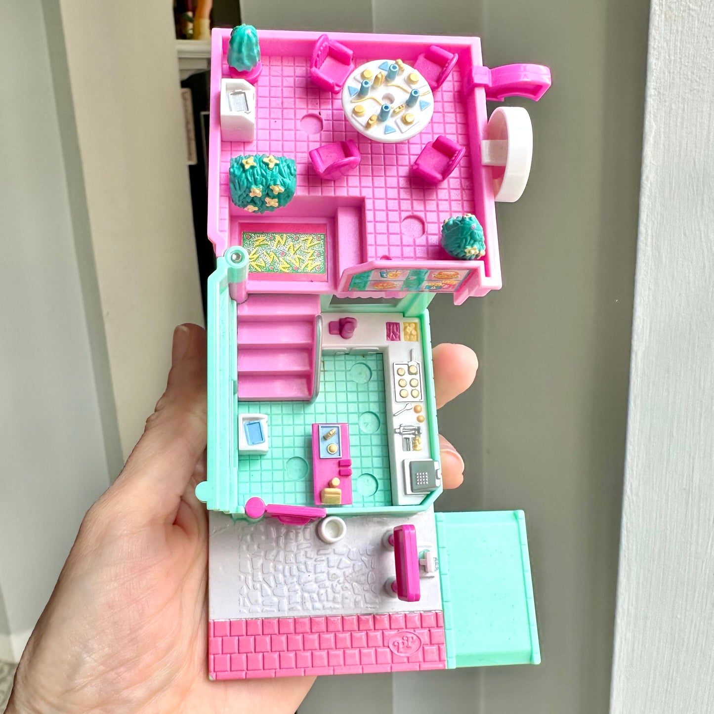 1994 Polly Pocket Drive Thru Burger Stand