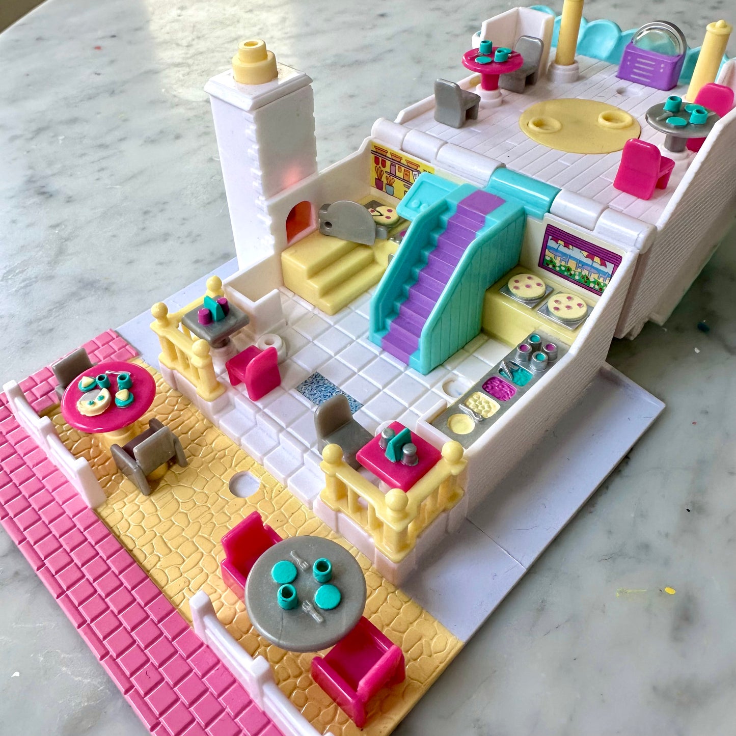 1993 Polly Pocket Pizzeria Pollyville Playset 100% Complete