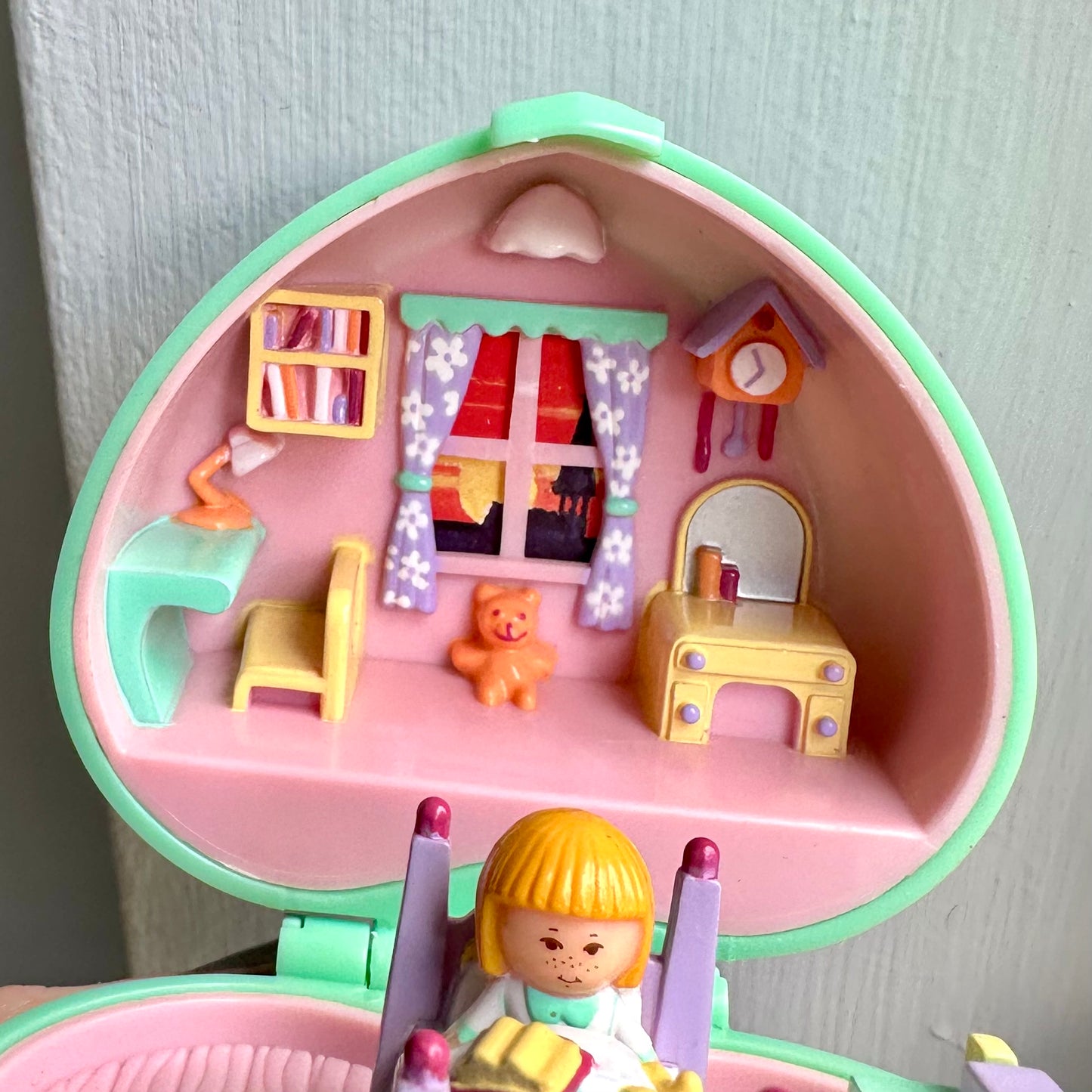 1991 Polly Pocket-Midge’s Bedtime