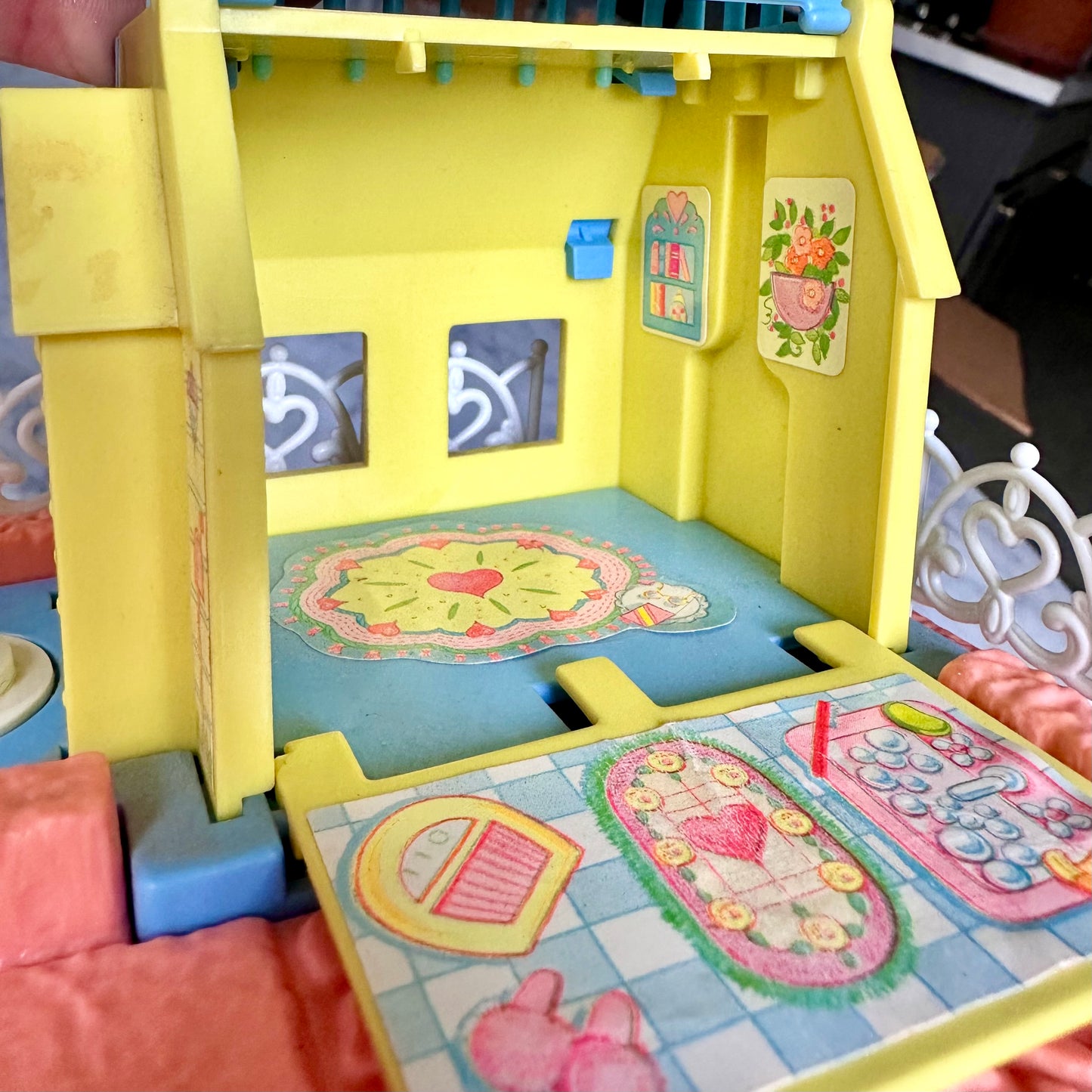 Vintage G1 My Little Pony-Petite Ponies Happy Hearts Cottage and Accessories