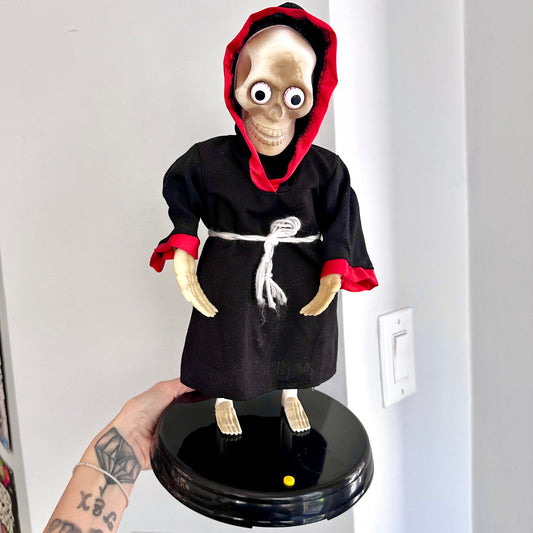 2002 Gemmy Head Catching Singing Skeleton