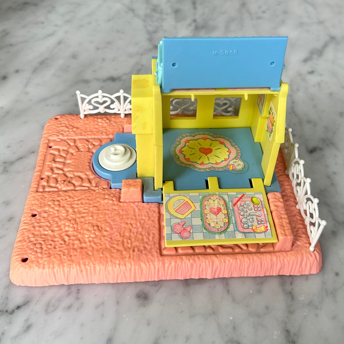 Vintage G1 My Little Pony-Petite Ponies Happy Hearts Cottage and Accessories