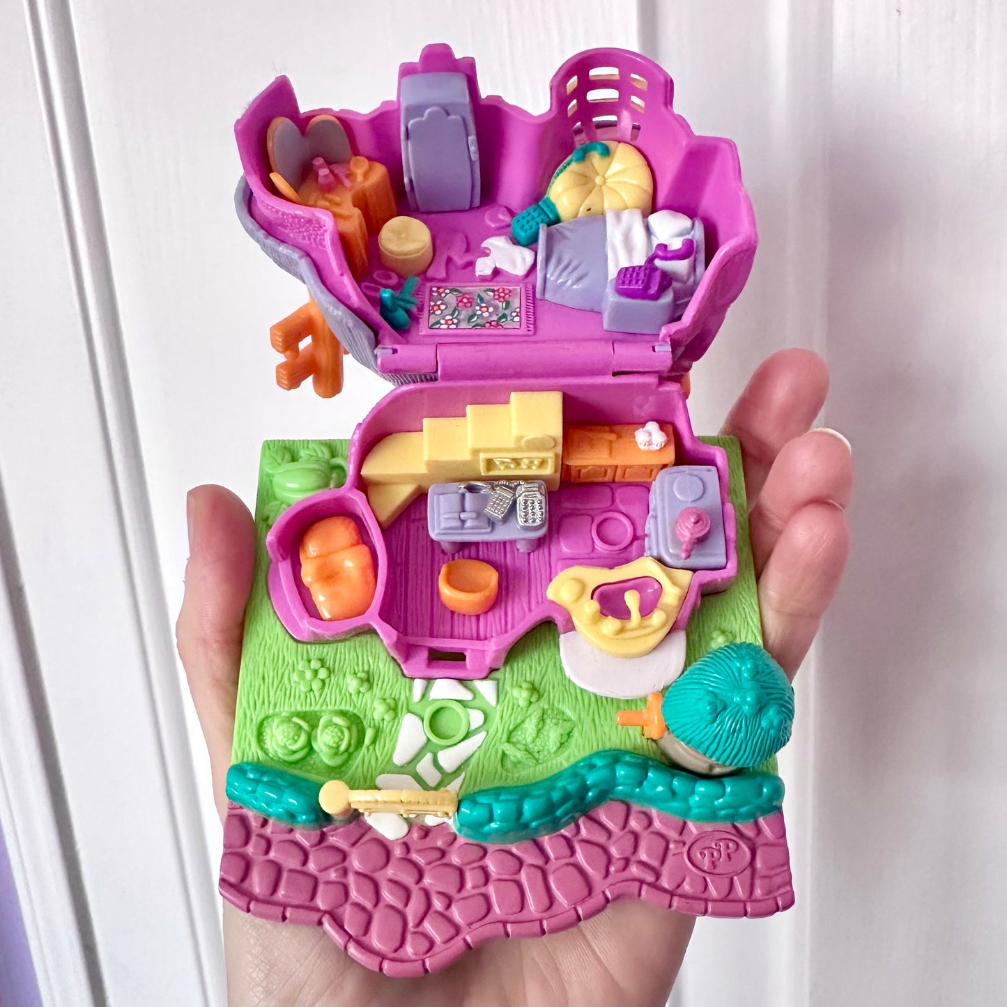 1994 Polly Pocket Rabbit House Playset