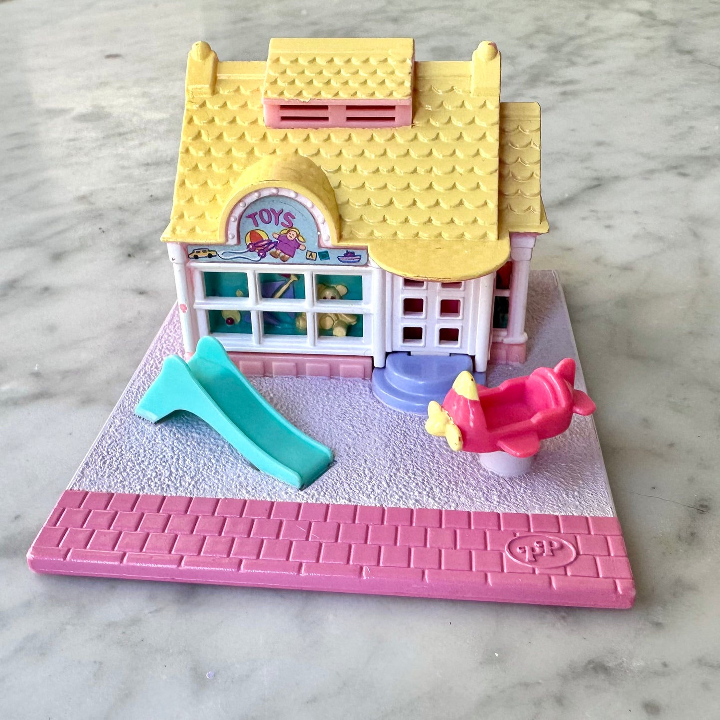 1993 Polly Pocket Pollyville Toy Shop