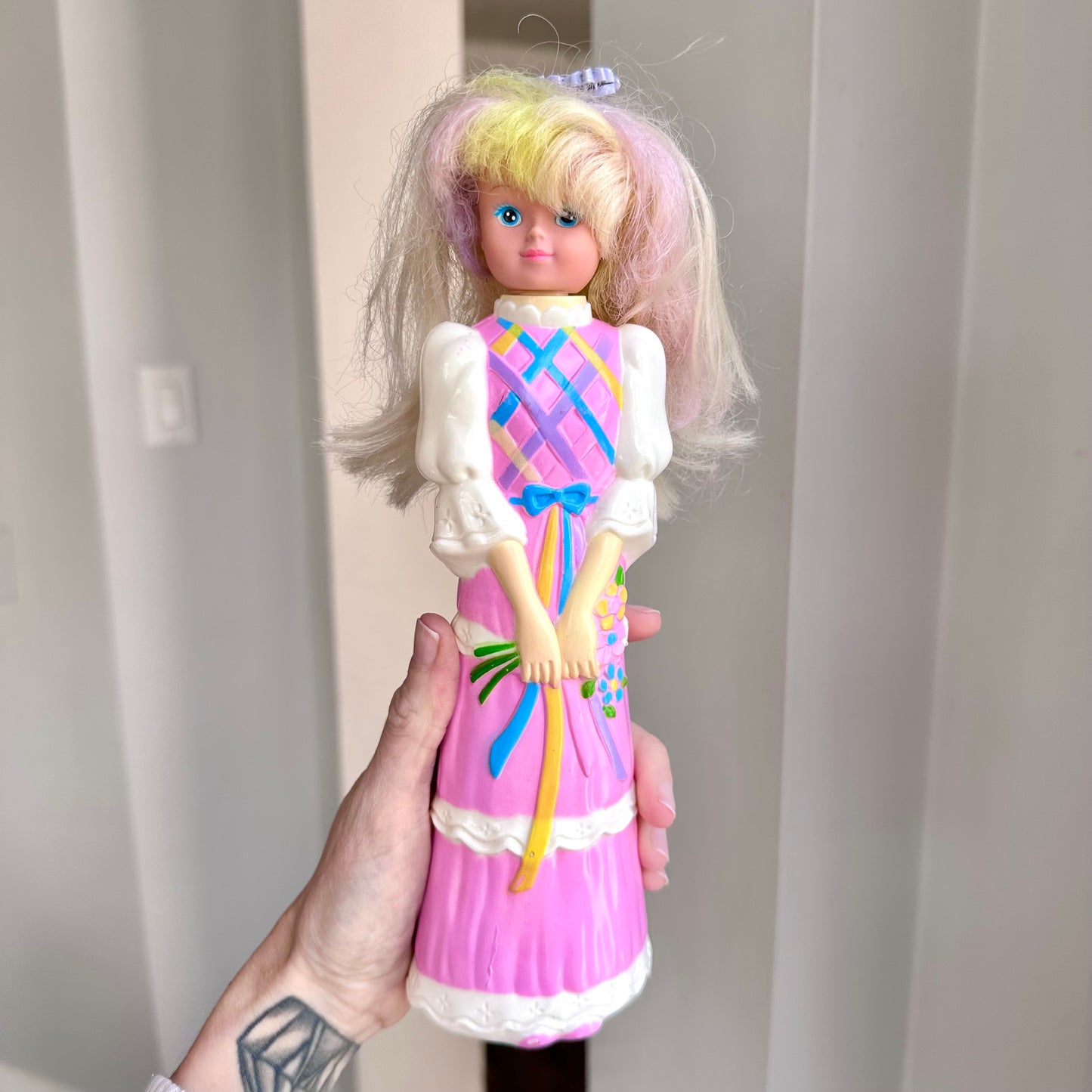 1987 Lady Lovely Locks Bubble Bath