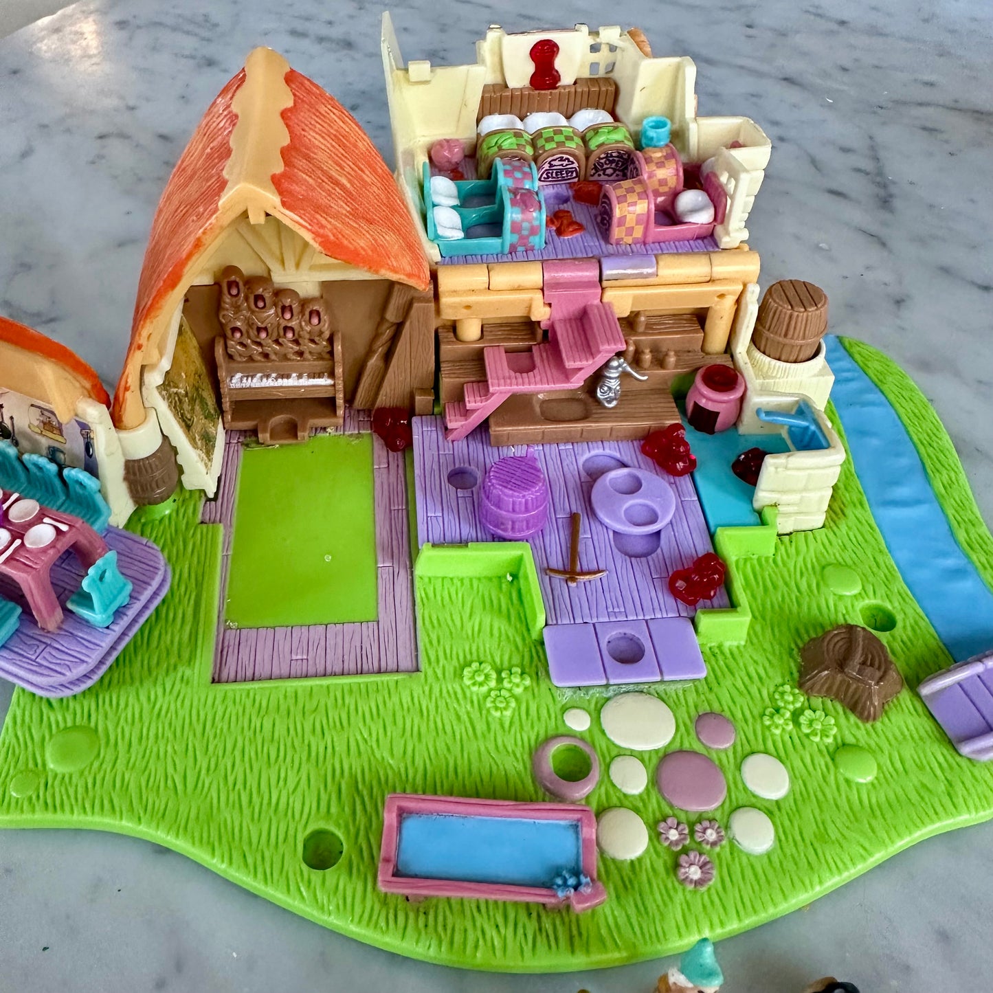 1995 Polly Pocket Snow White and the Seven Dwarfs Playset