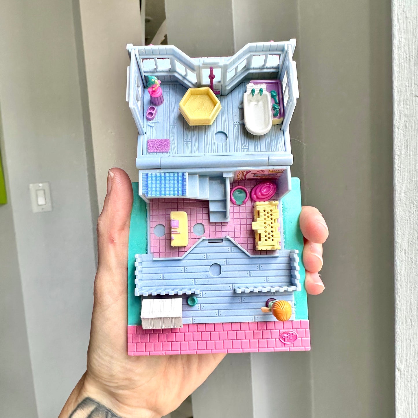 1993 Polly Pocket Polly’s Pet Shop