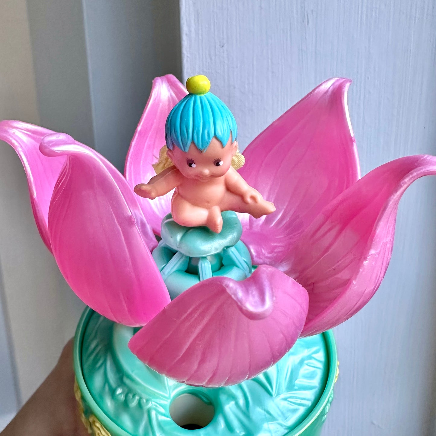 1993 FairyWinkles Peek n Petal Posy