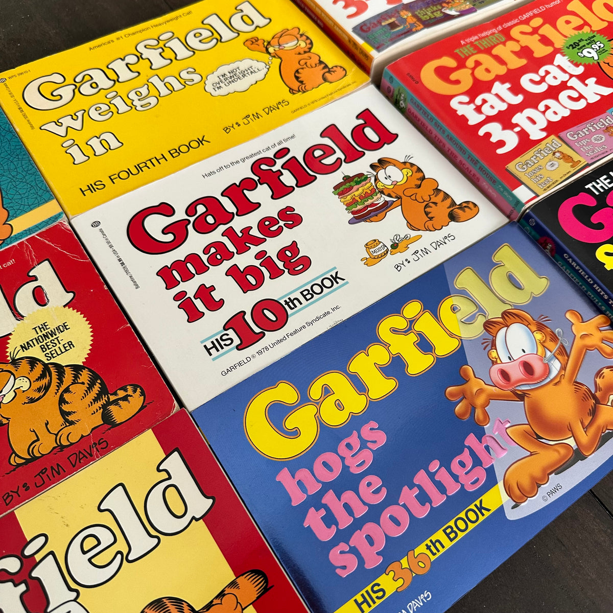 Vintage Garfield Comic Book Lot