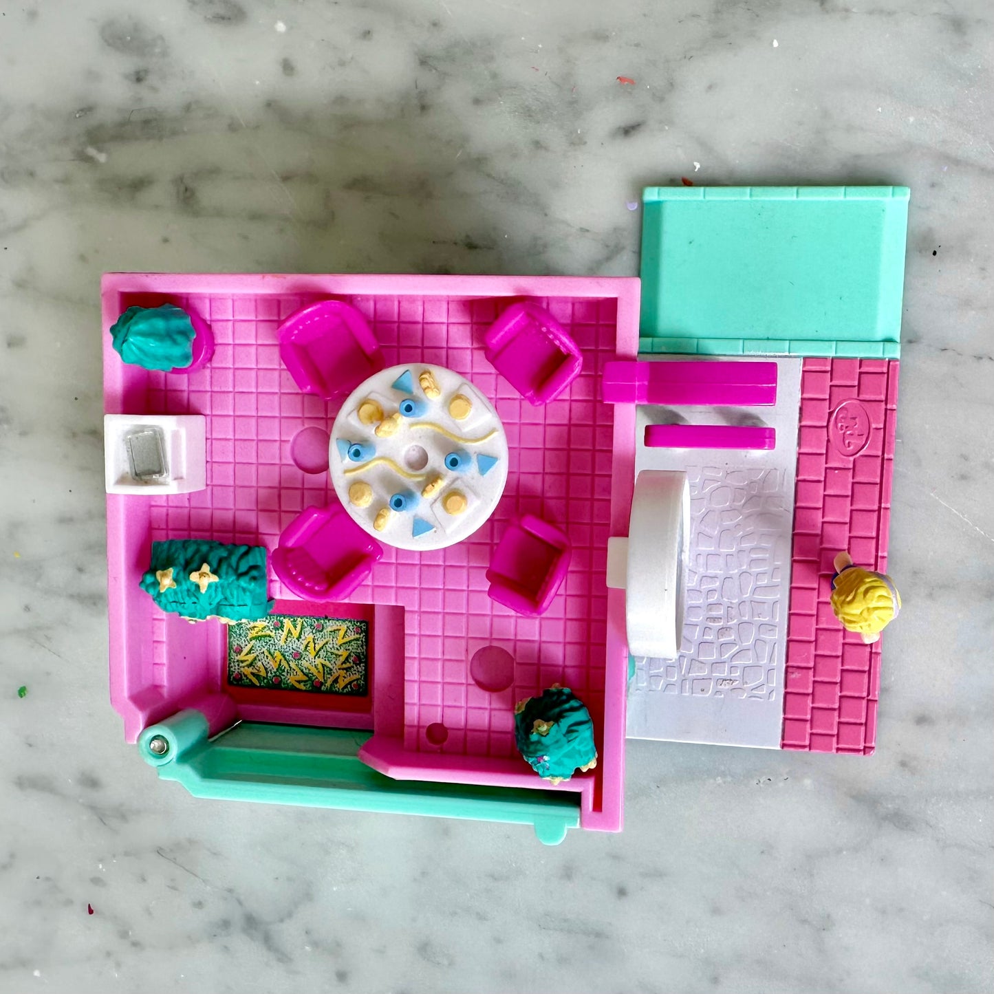 1994 Polly Pocket Drive Thru Burger Stand