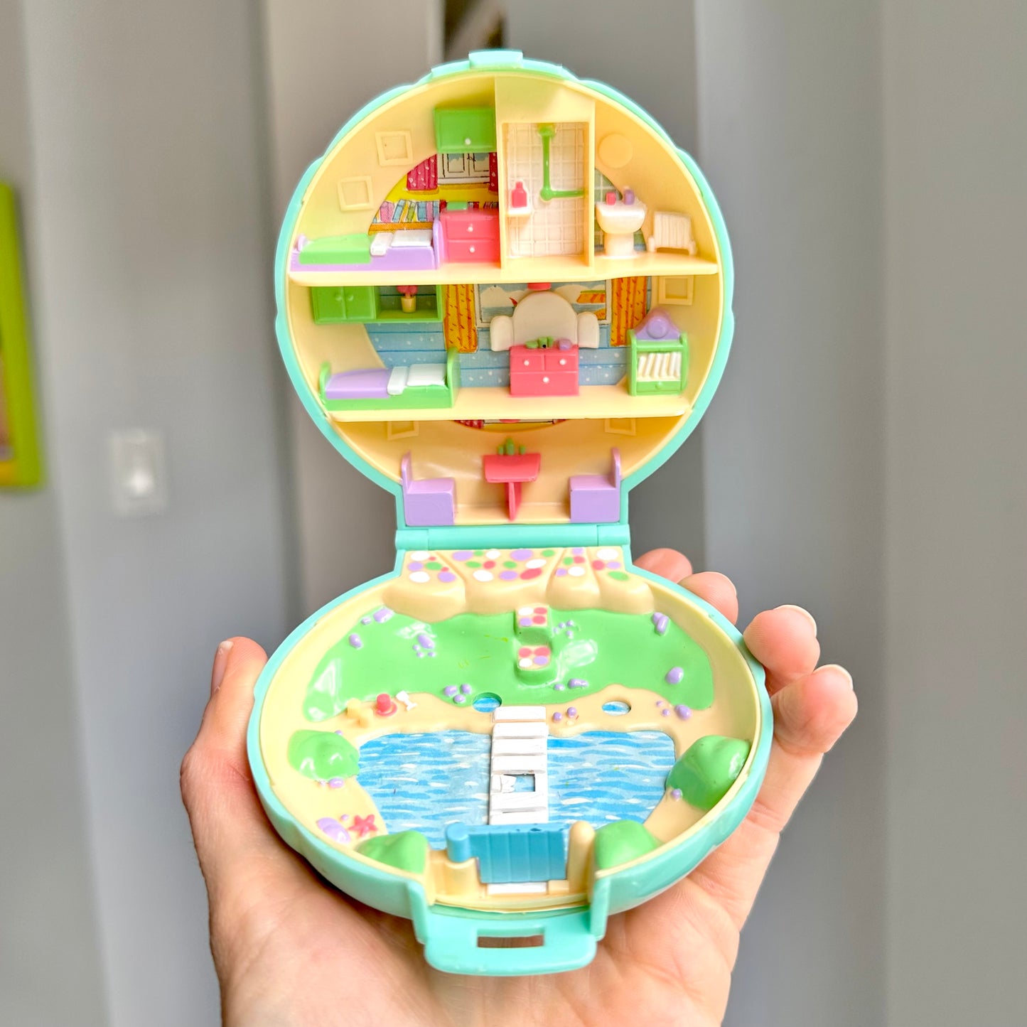 1989 Polly Pocket Polly’s Beach House Compact
