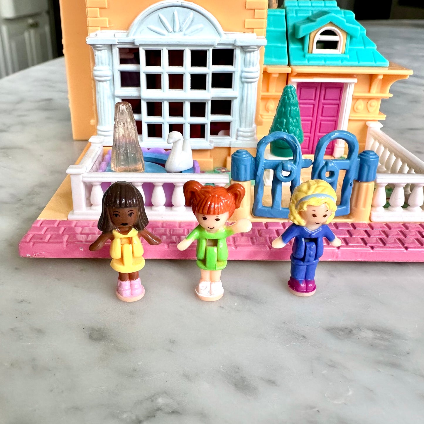 1994 Polly Pocket Light-Up Hotel