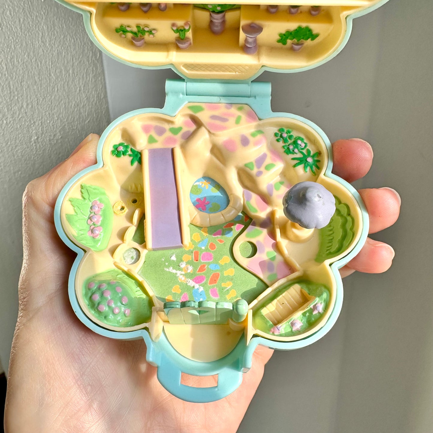 1990 Polly Pocket “Midge’s Flower Shop” Damaged