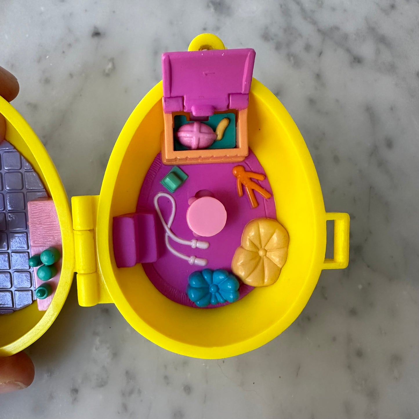 2001 Polly Pocket Yellow Easter Egg