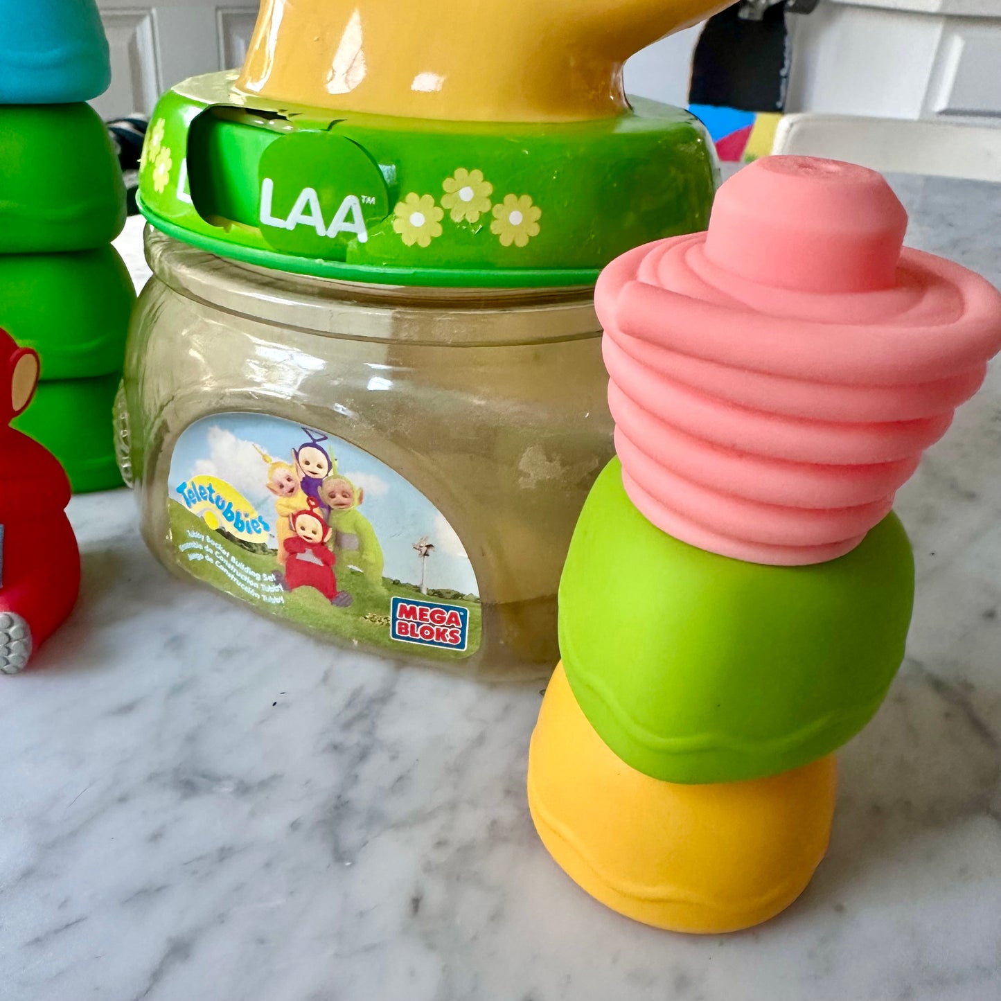 1998 Mega Bloks Teletubbies LAA-LAA Tubby Bucket Building Set