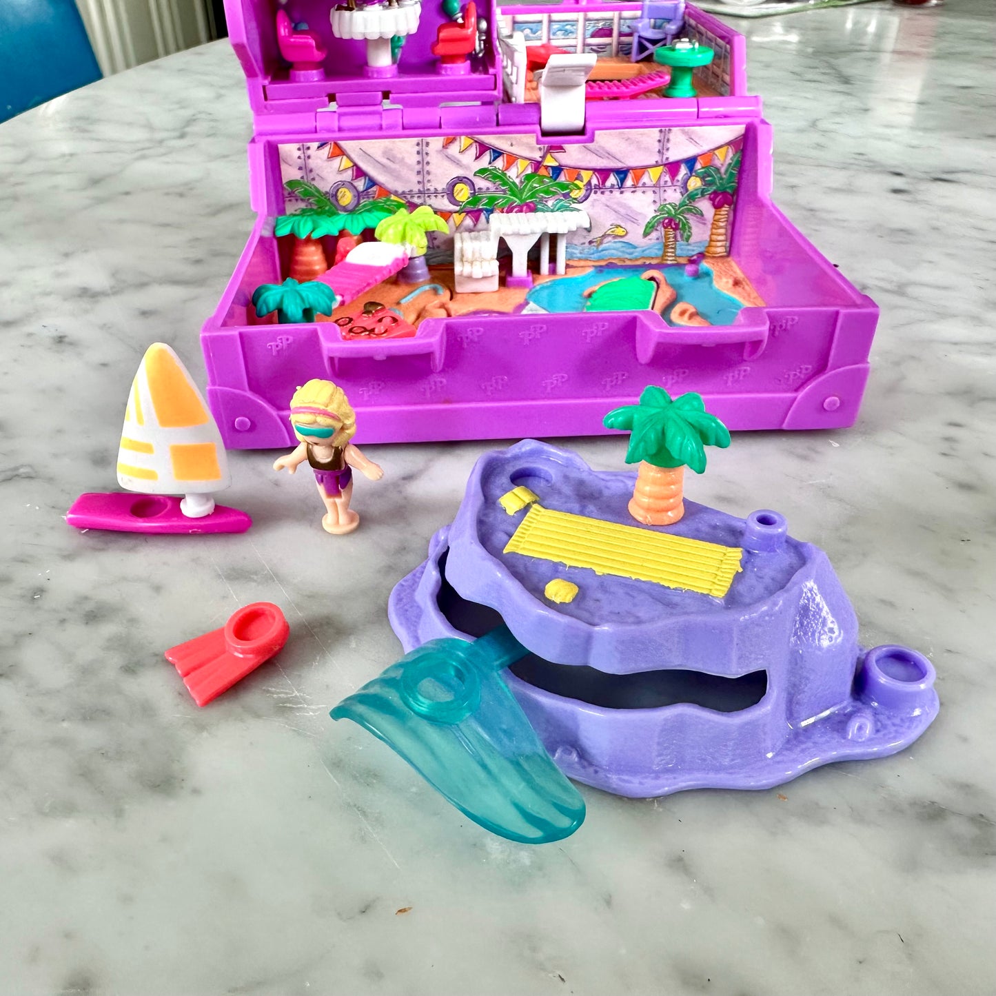 1996 Polly Pocket Surf n’ Swim Island