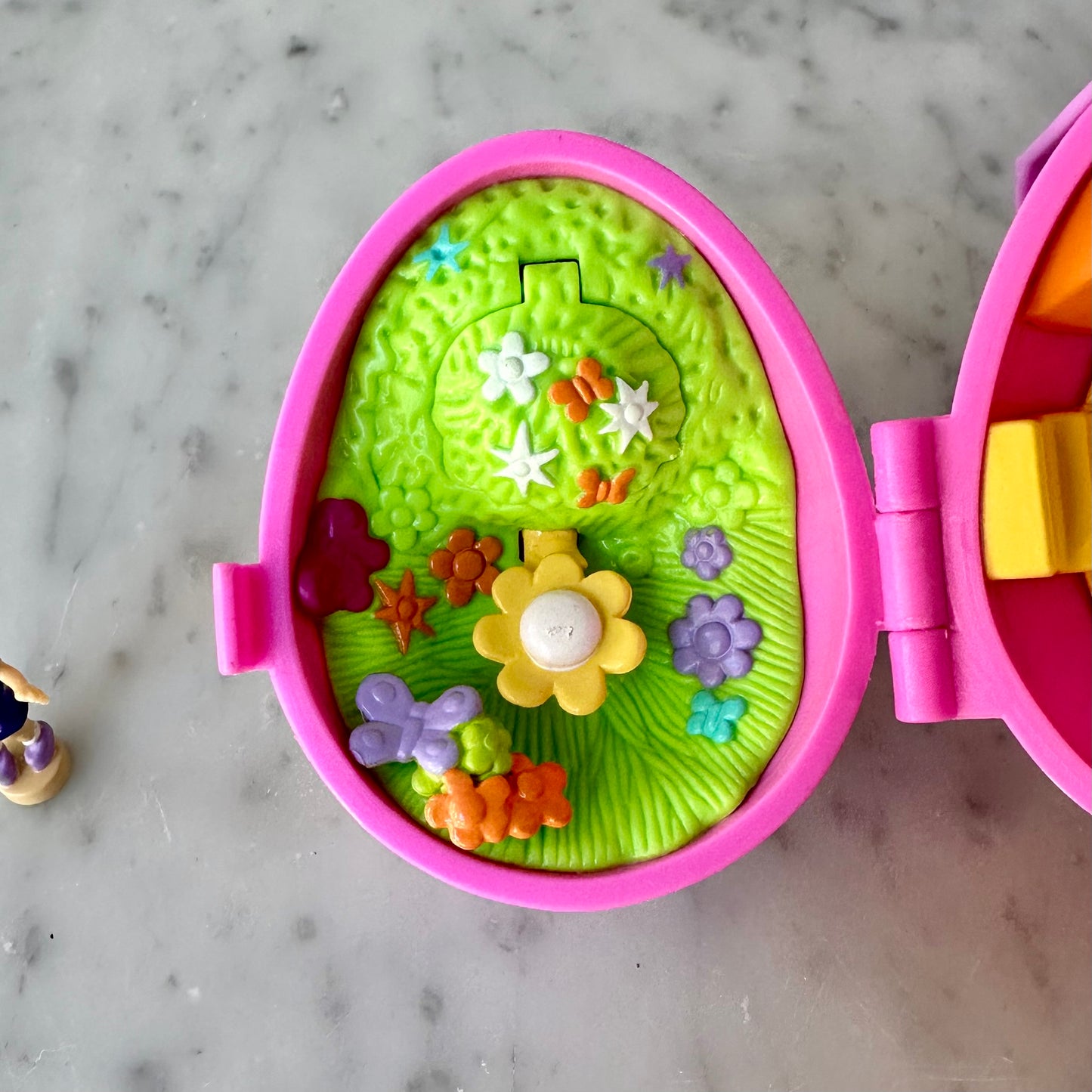 2001 Polly Pocket Pink Easter Egg