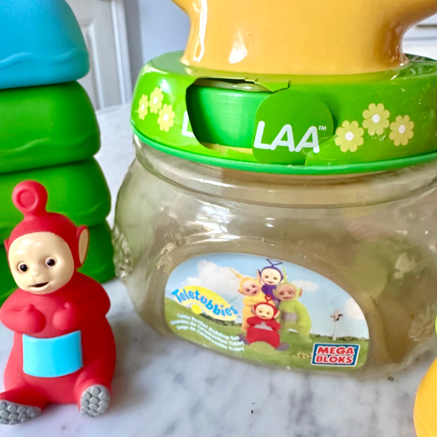 1998 Mega Bloks Teletubbies LAA-LAA Tubby Bucket Building Set