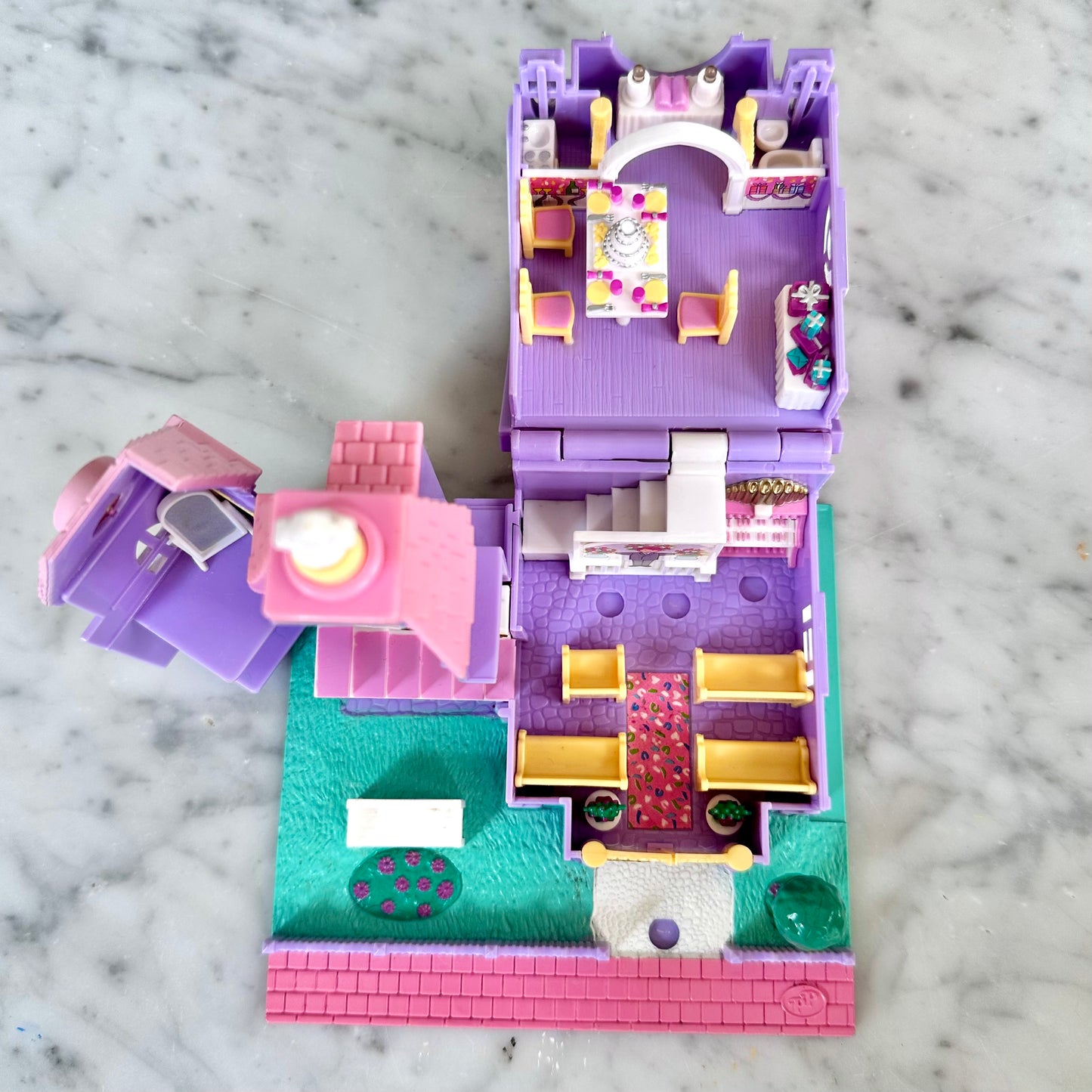 1993 Polly Pocket Wedding Chapel
