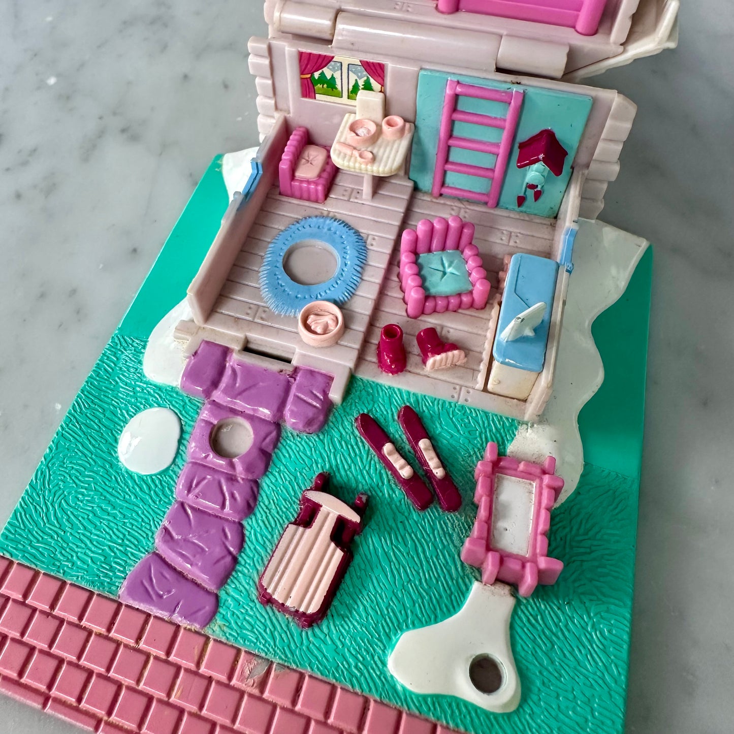 1993 Polly Pocket Ski Lodge