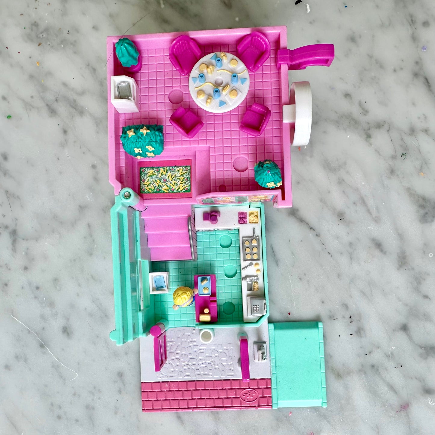 1994 Polly Pocket Drive Thru Burger Stand