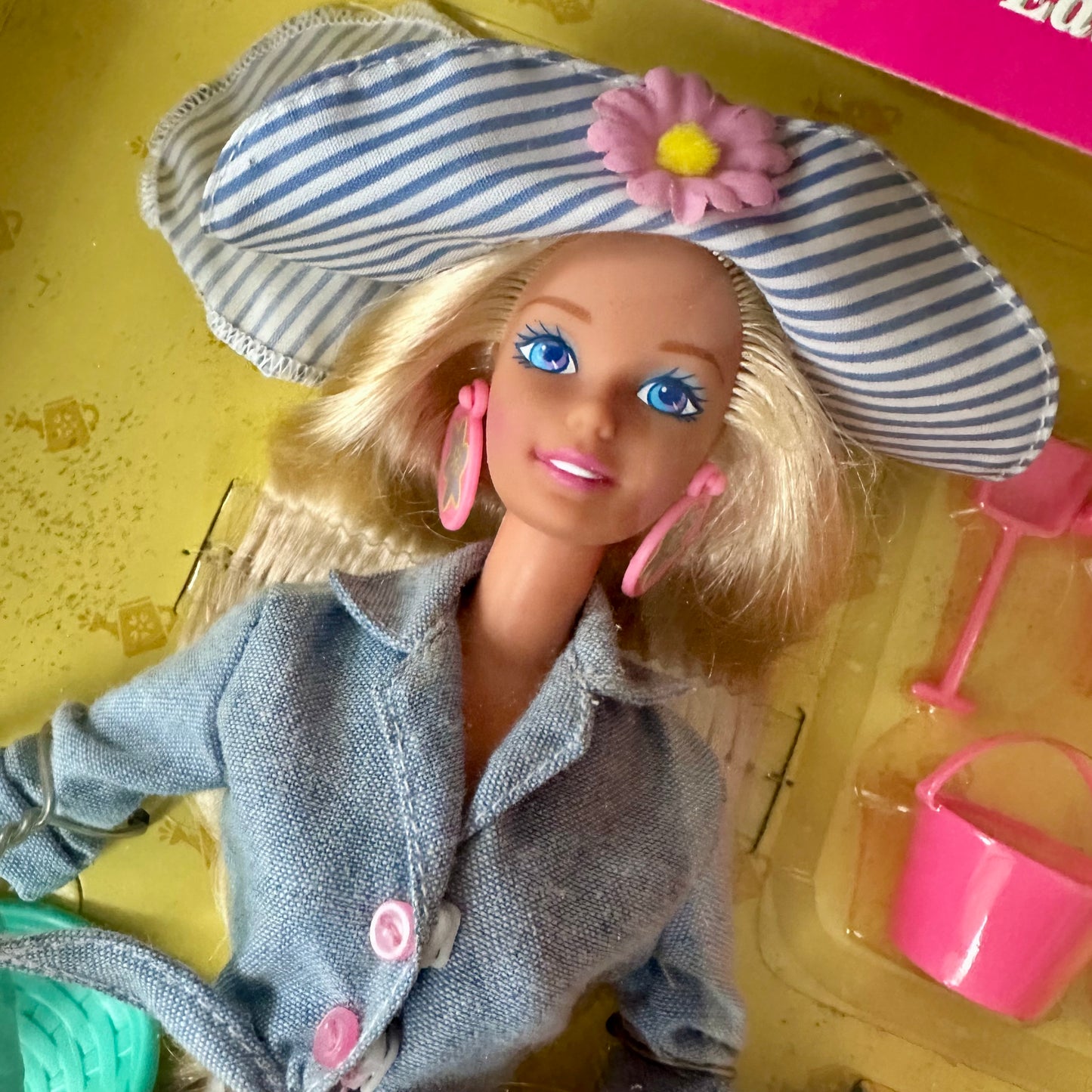 1996 Barbie & Kelly Gardening Fun Gift Set Special