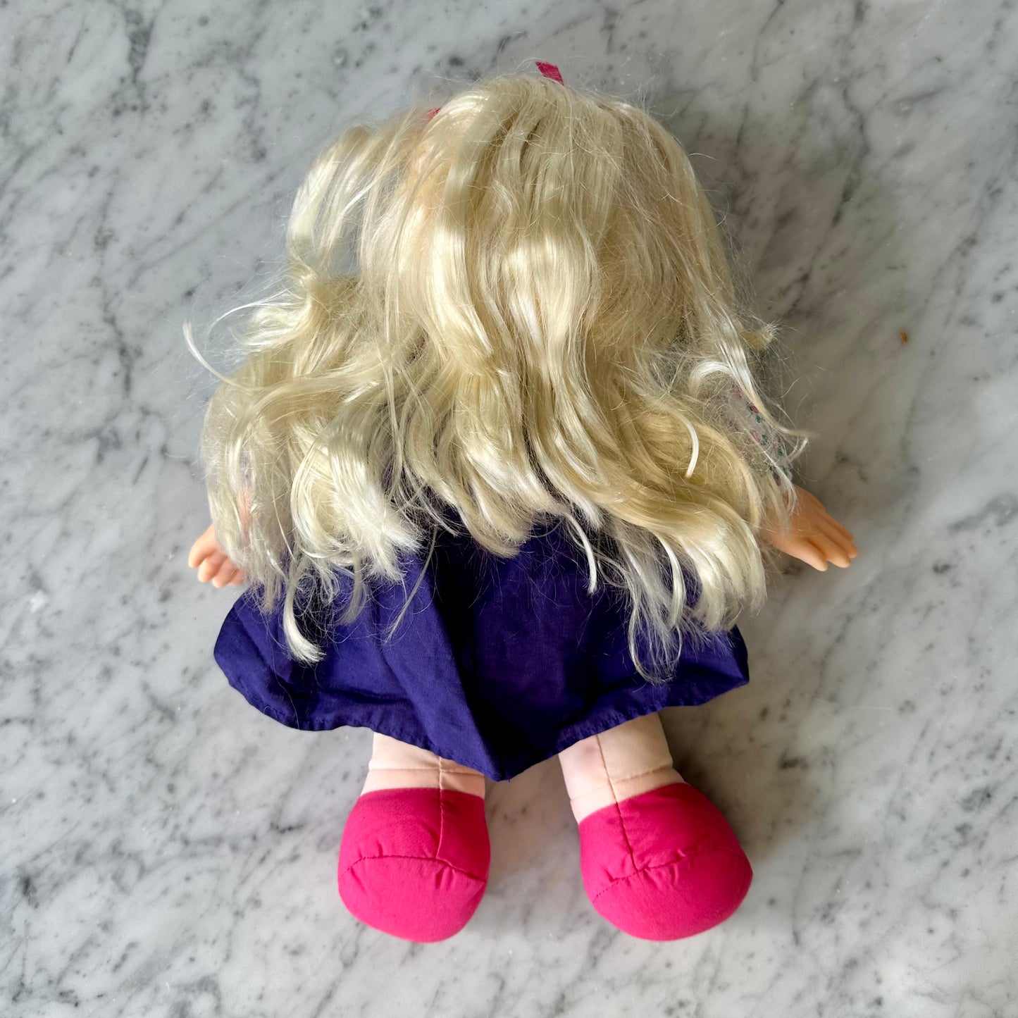 2000 Avon Precious Prayers Doll