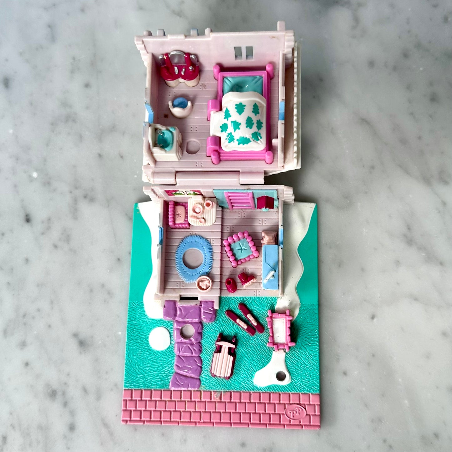 1993 Polly Pocket Ski Lodge