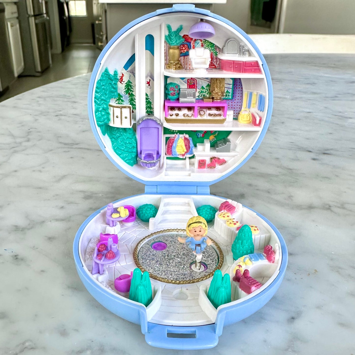 1989 Polly Pocket Skating Party