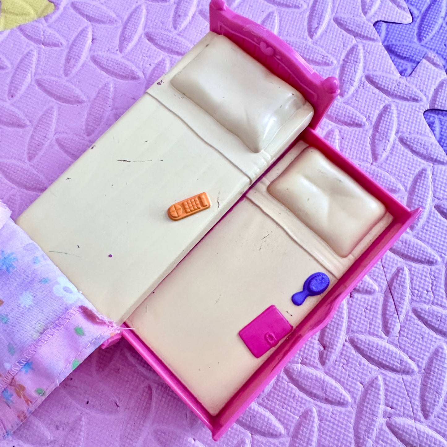 Vintage Loving Family Trundle Bed