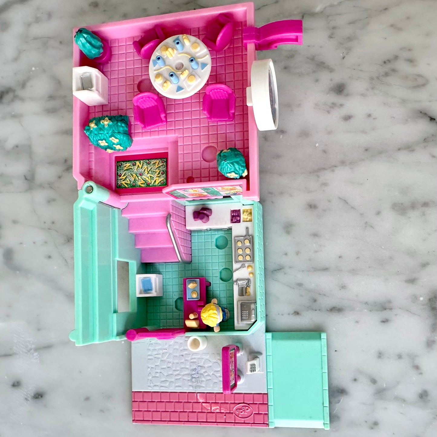1994 Polly Pocket Drive Thru Burger Stand