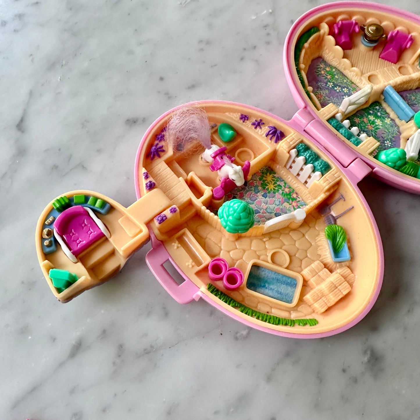 1995 Polly Pocket Shetland Pony Stables Playset