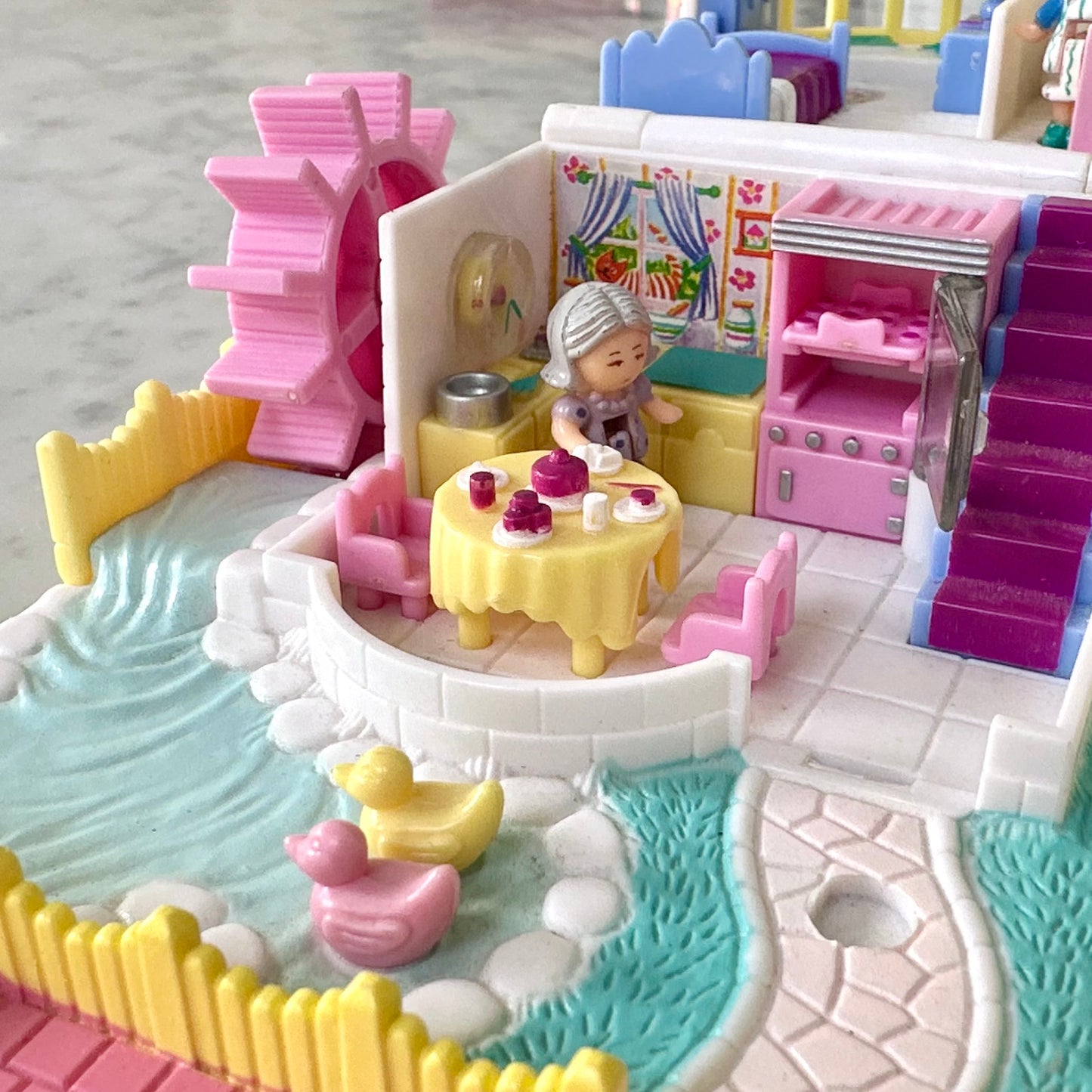 1994 Polly Pocket Grandma’s Cottage Playset