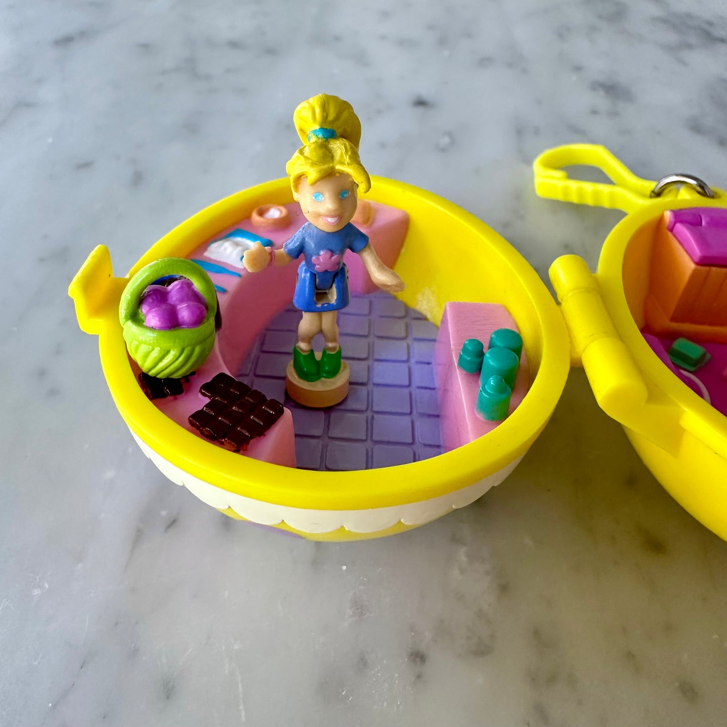 2001 Polly Pocket Yellow Easter Egg