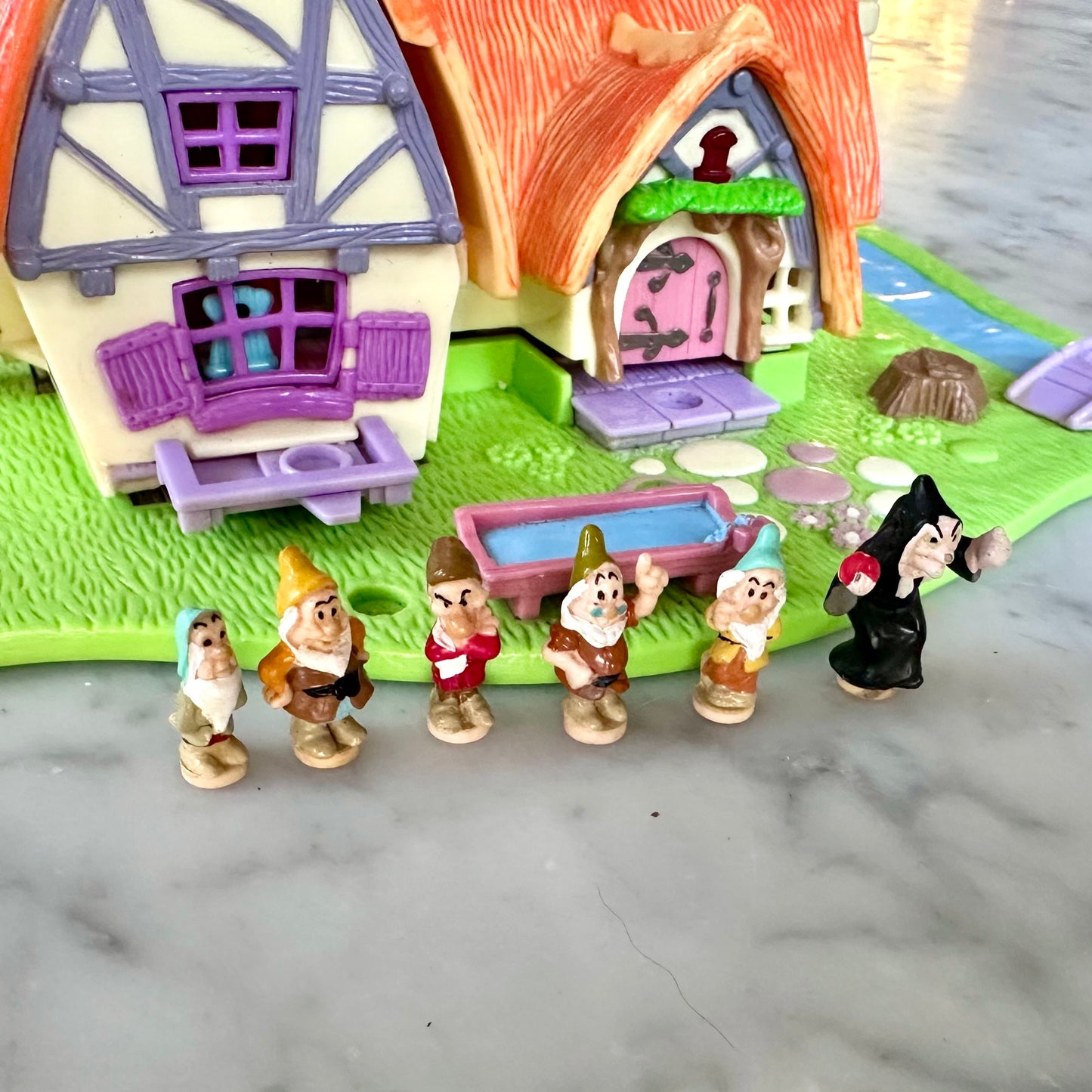 1995 Polly Pocket Snow White and the Seven Dwarfs Playset