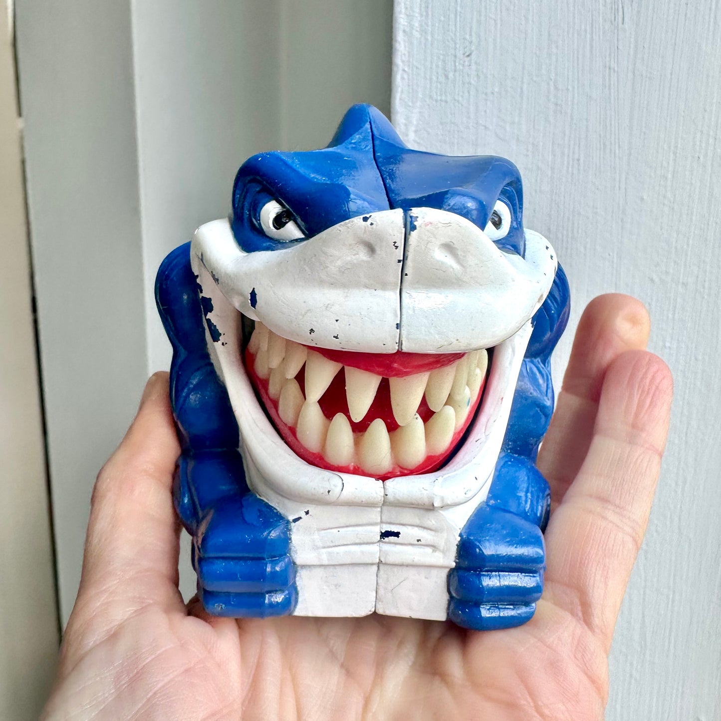 1995 Taco Bell Street Sharks Ripster Toy