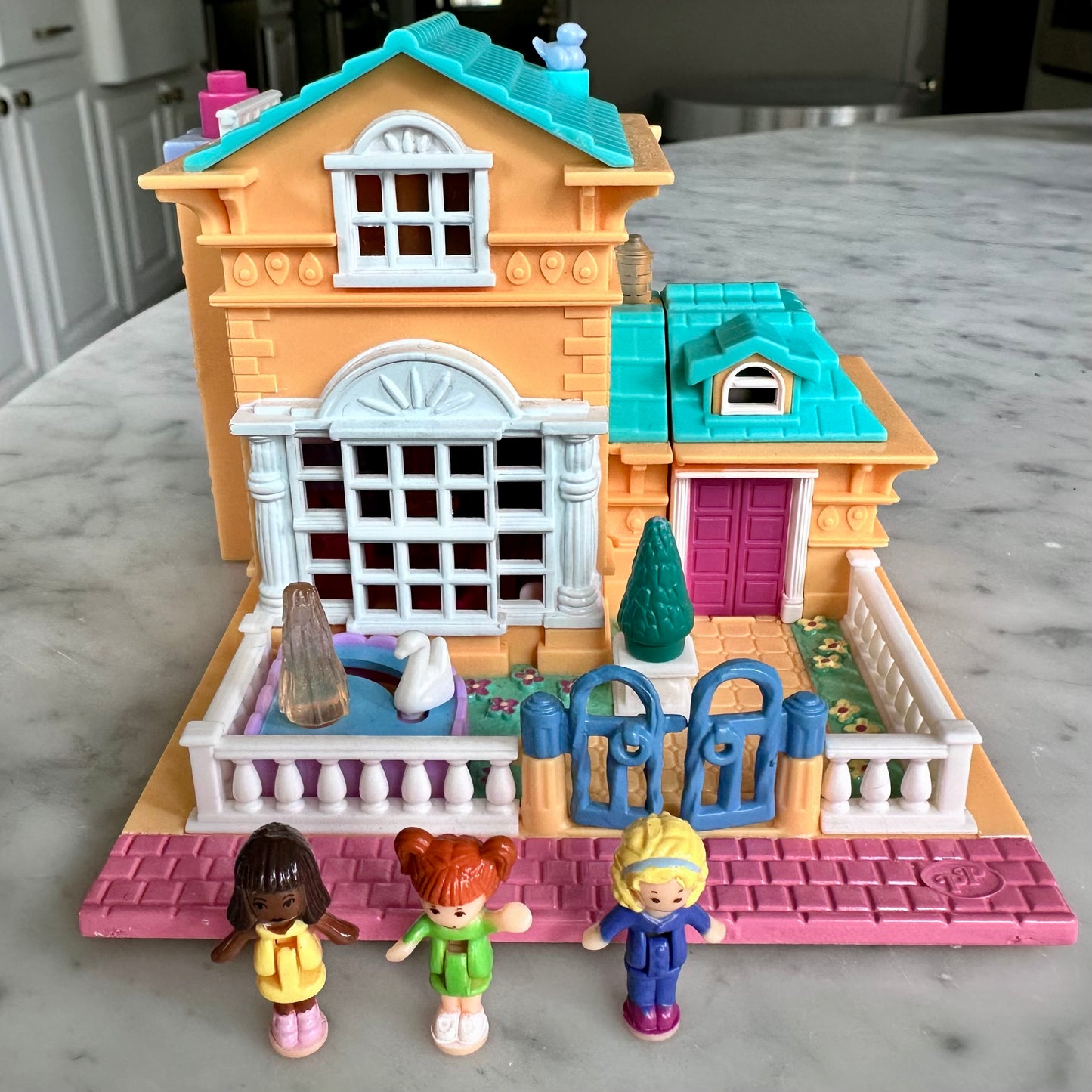 1994 Polly Pocket Light-Up Hotel