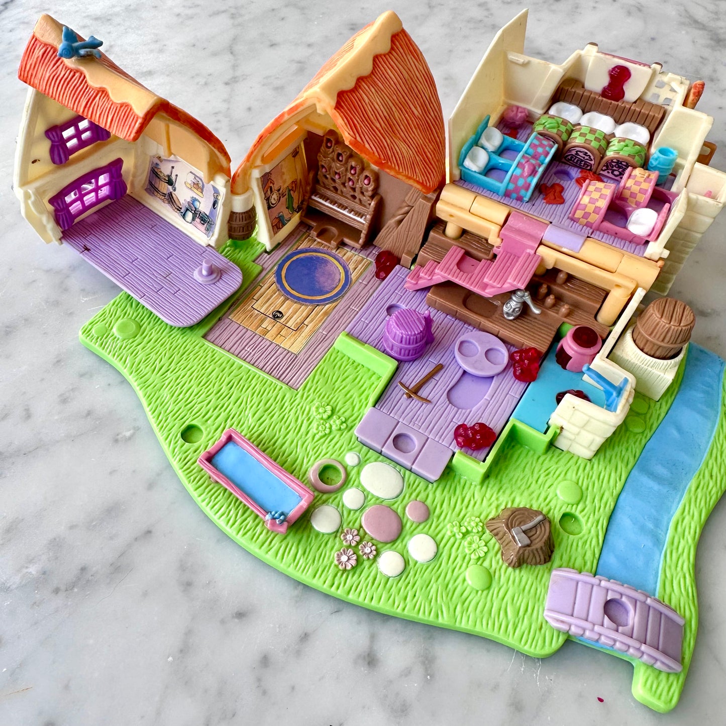 1995 Polly Pocket “Snow White” Light Up Playset