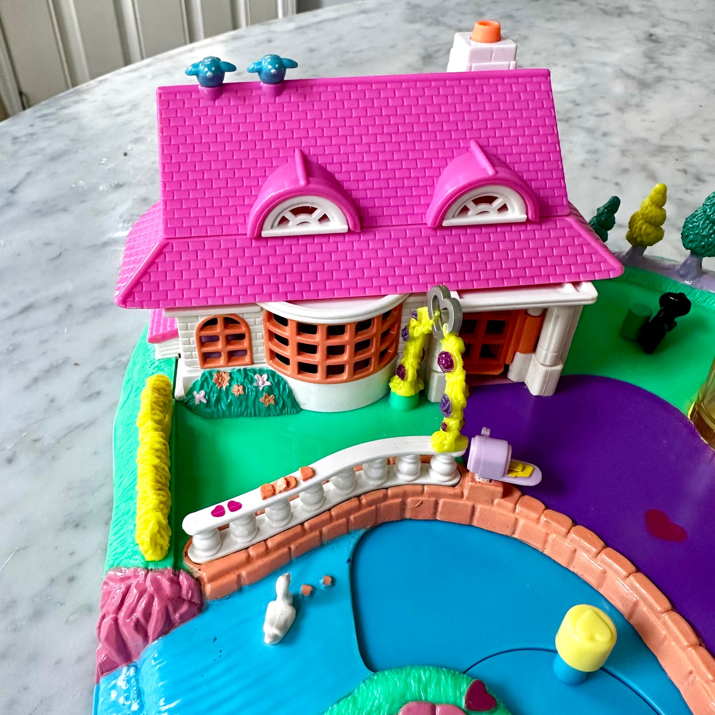 1996 Polly Pocket Magical Movin’ Pollyville 100% Complete